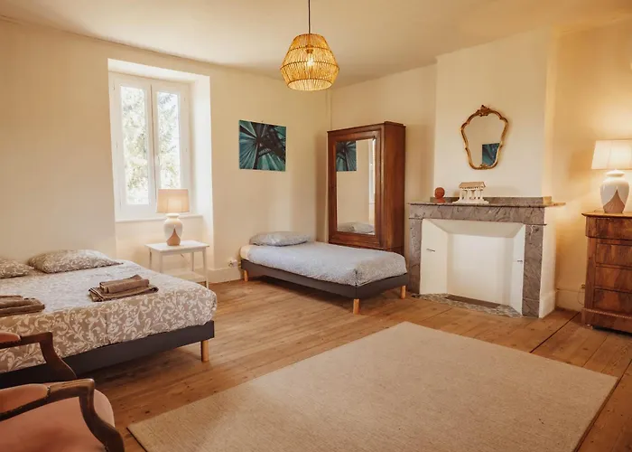 Maison De Caractère Au Pied Des Pyrénées *